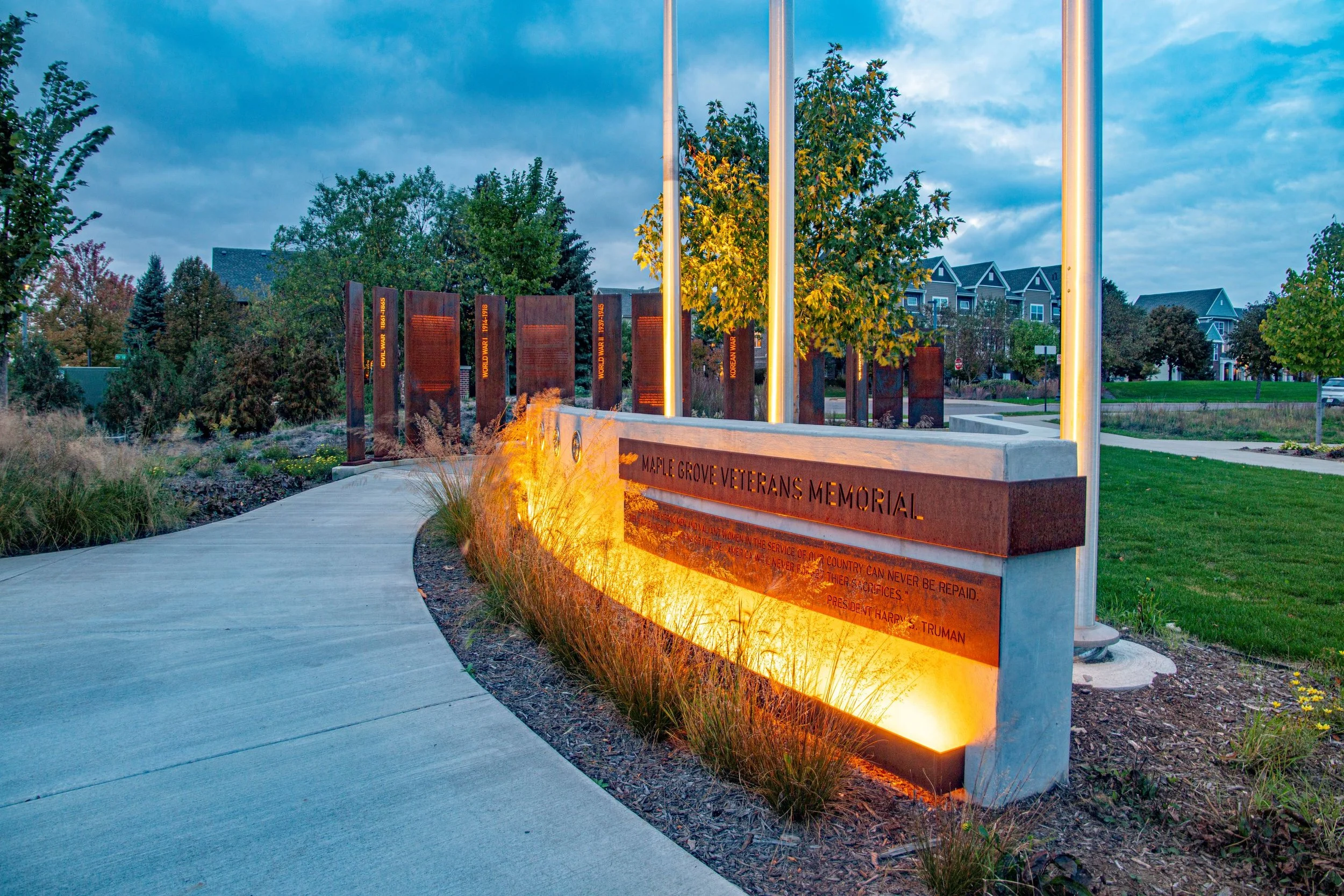 SMALL BUDGET_VETERAN MEMORIAL_IMG_IN_ENTRANCE.jpg