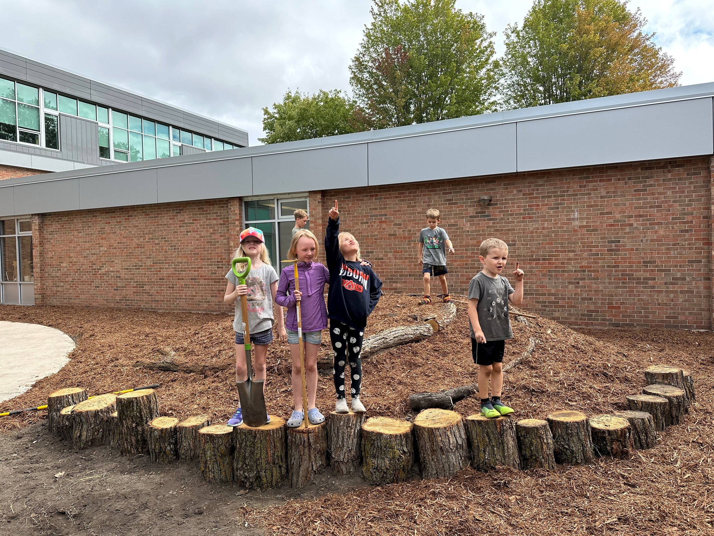 Small Budget - Big Impact_SewardMontessoriSchoolOutdoorClassroom_IMG_HR_KidsConstructing.JPG