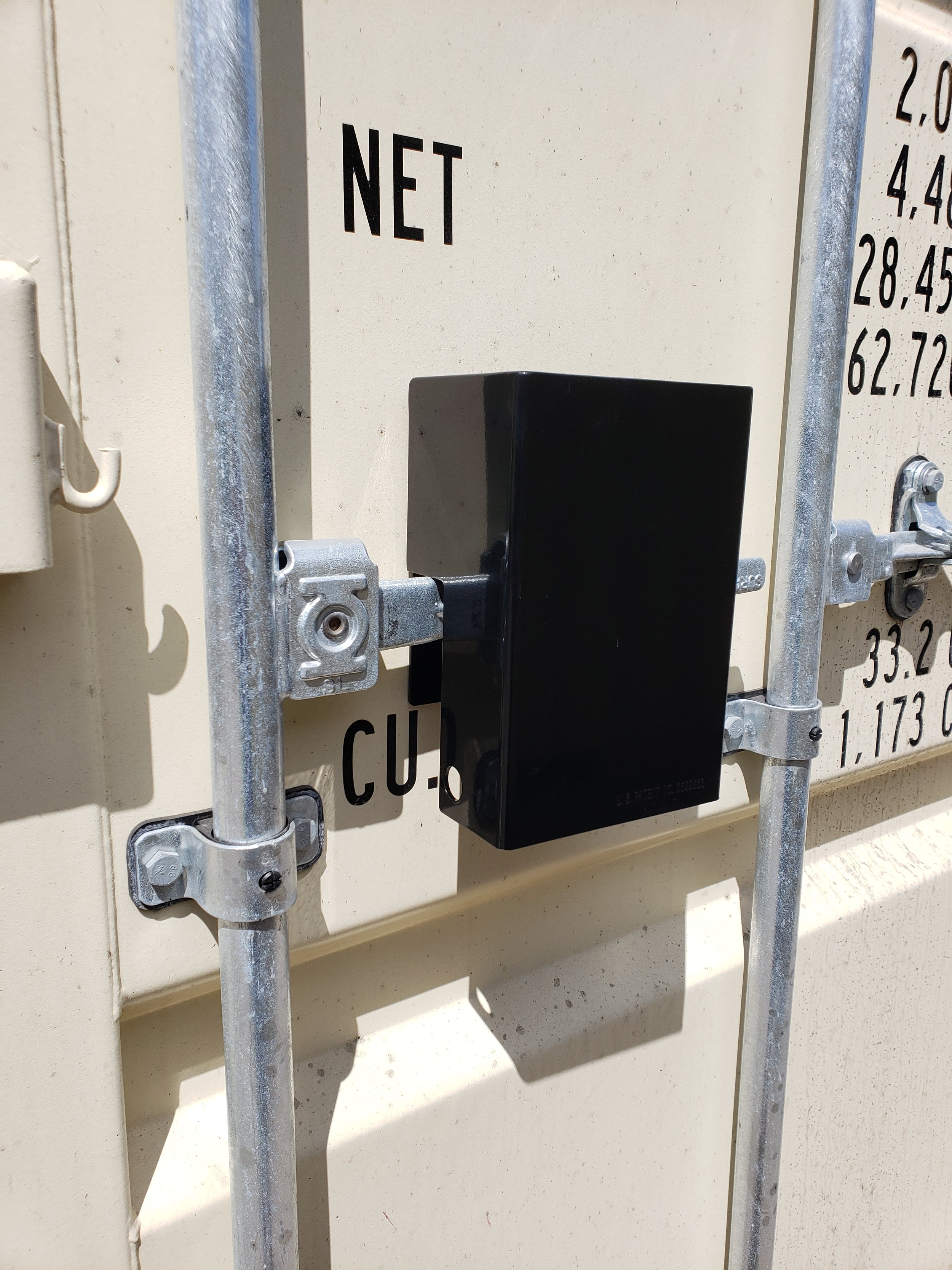 Lockbox that does not require welding slides onto lever