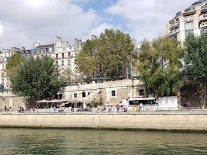 Seine distance shot