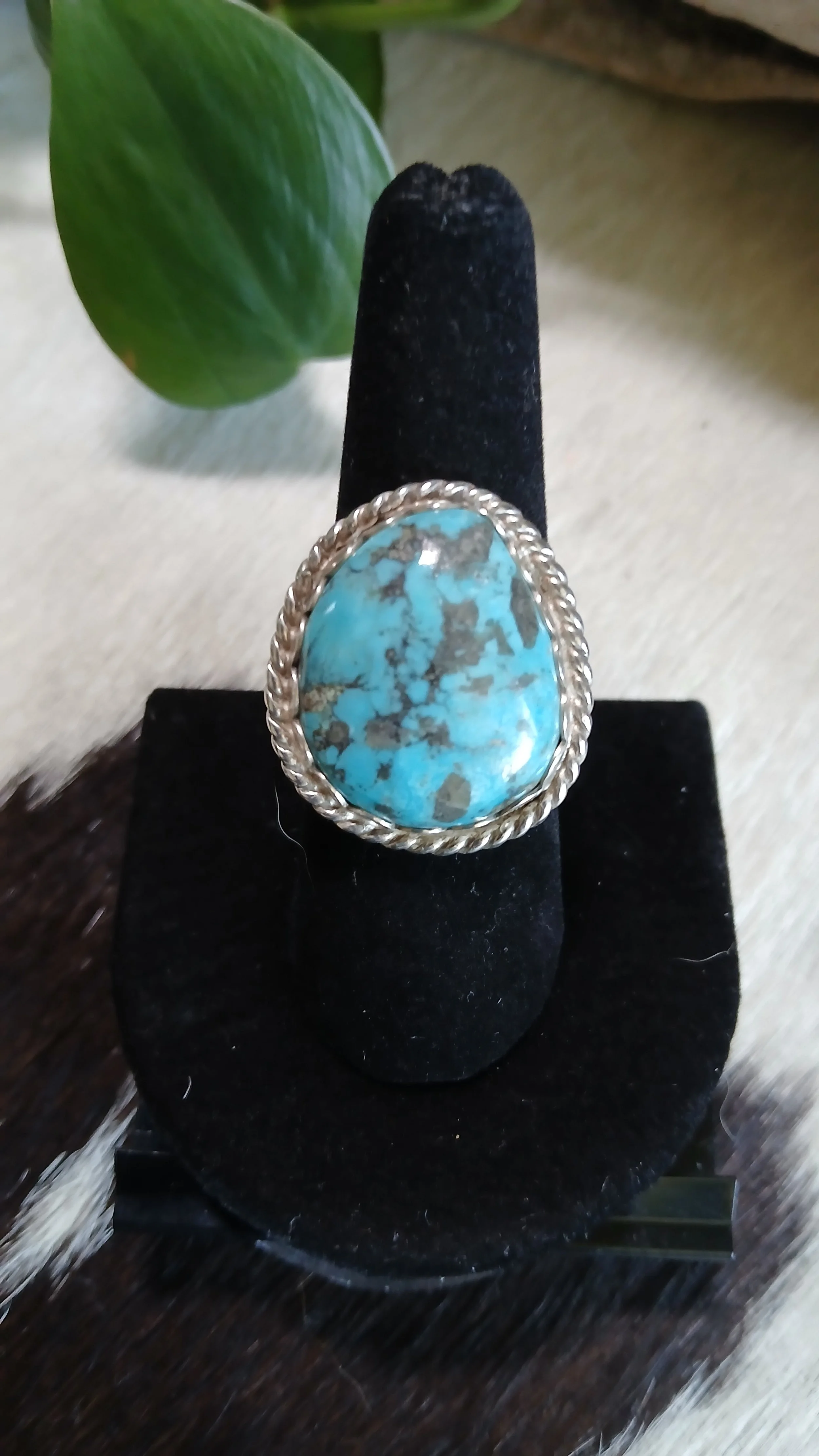 Attractive Kingman Turquoise and Sterling Ring - Size 8.5
