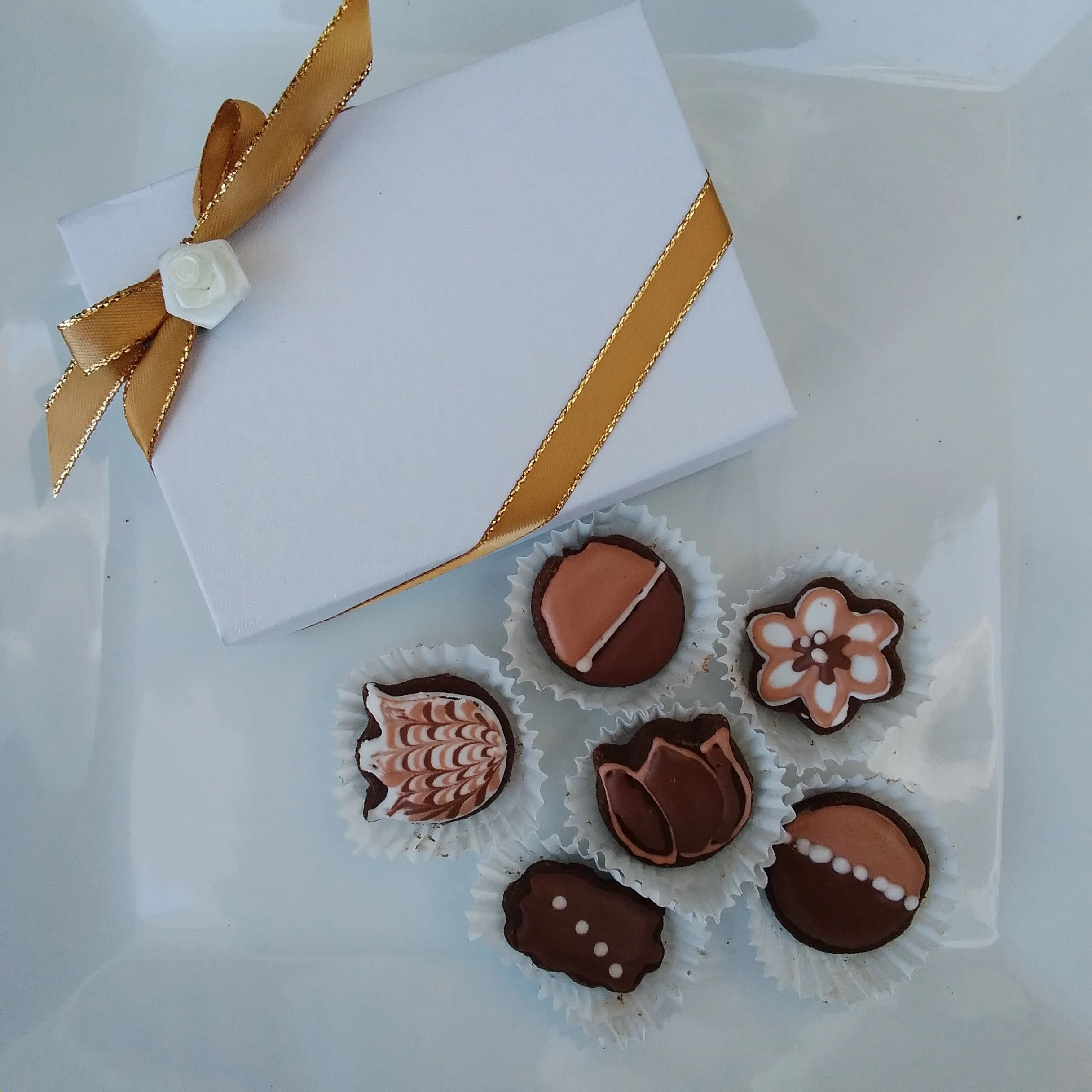 Lavish cookie box $6.00