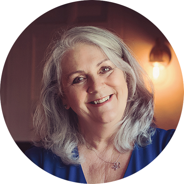 Caroline-Langham-portrait-circle-600.png