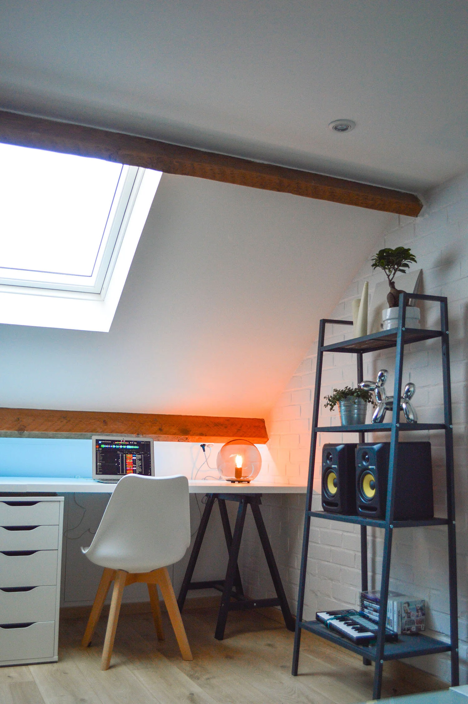 Small Desk For Home: IKEA Linnmon / Lerberg — ULTRA SELECTIVE Small Desk For Home: IKEA Linnmon / Lerberg — ULTRA SELECTIVE