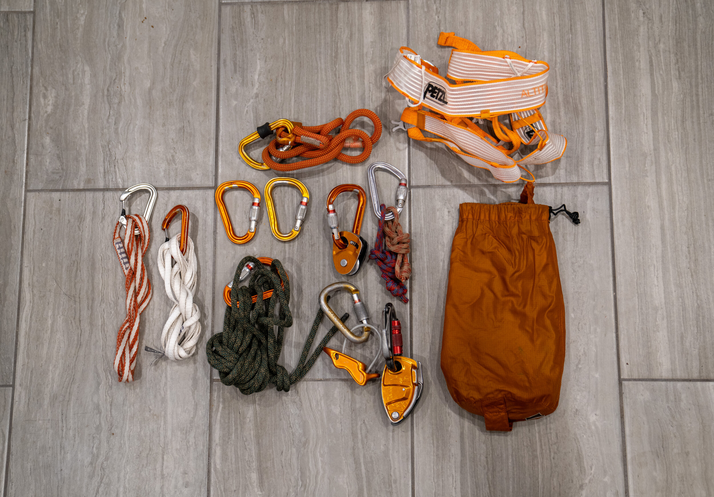 What I carry for high angle rescue in my search pack — Karsten Delap