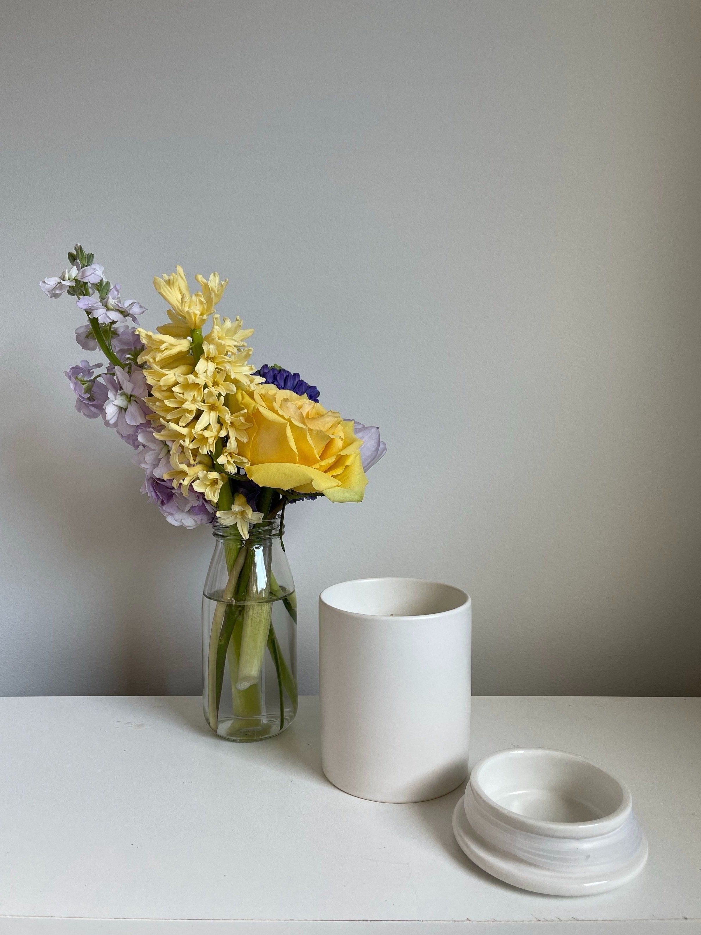 Fragrant%252BCandle%252BJar%252Bwith%252BLid%252Band%252BFlowers%252B.jpg