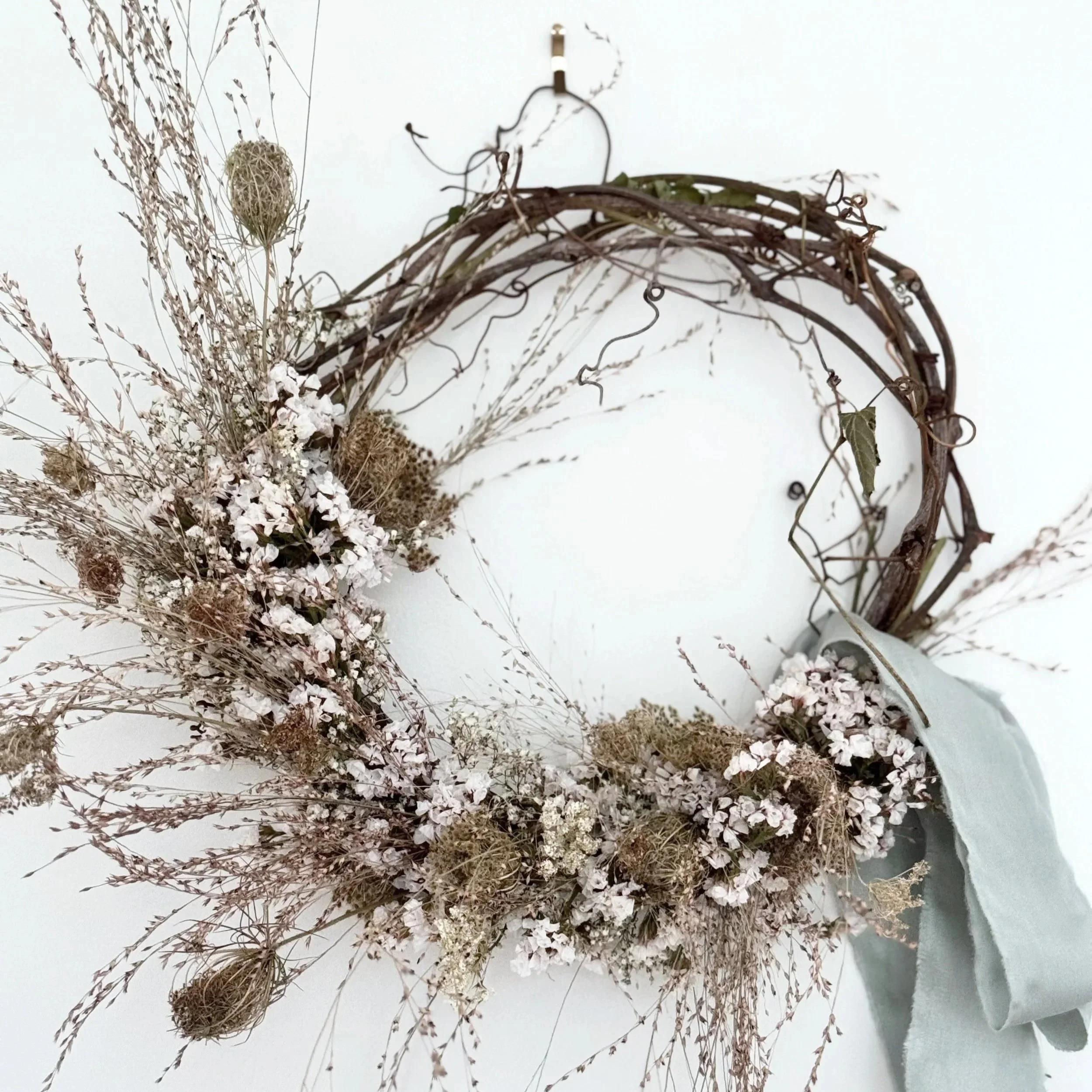 Wreath%2BNo%2B3%2Bpink%2Bstactice%2Bgried%2Bgrasses%2Band%2Blight%2Bblue%2Bsilk%2Bribbon.jpg