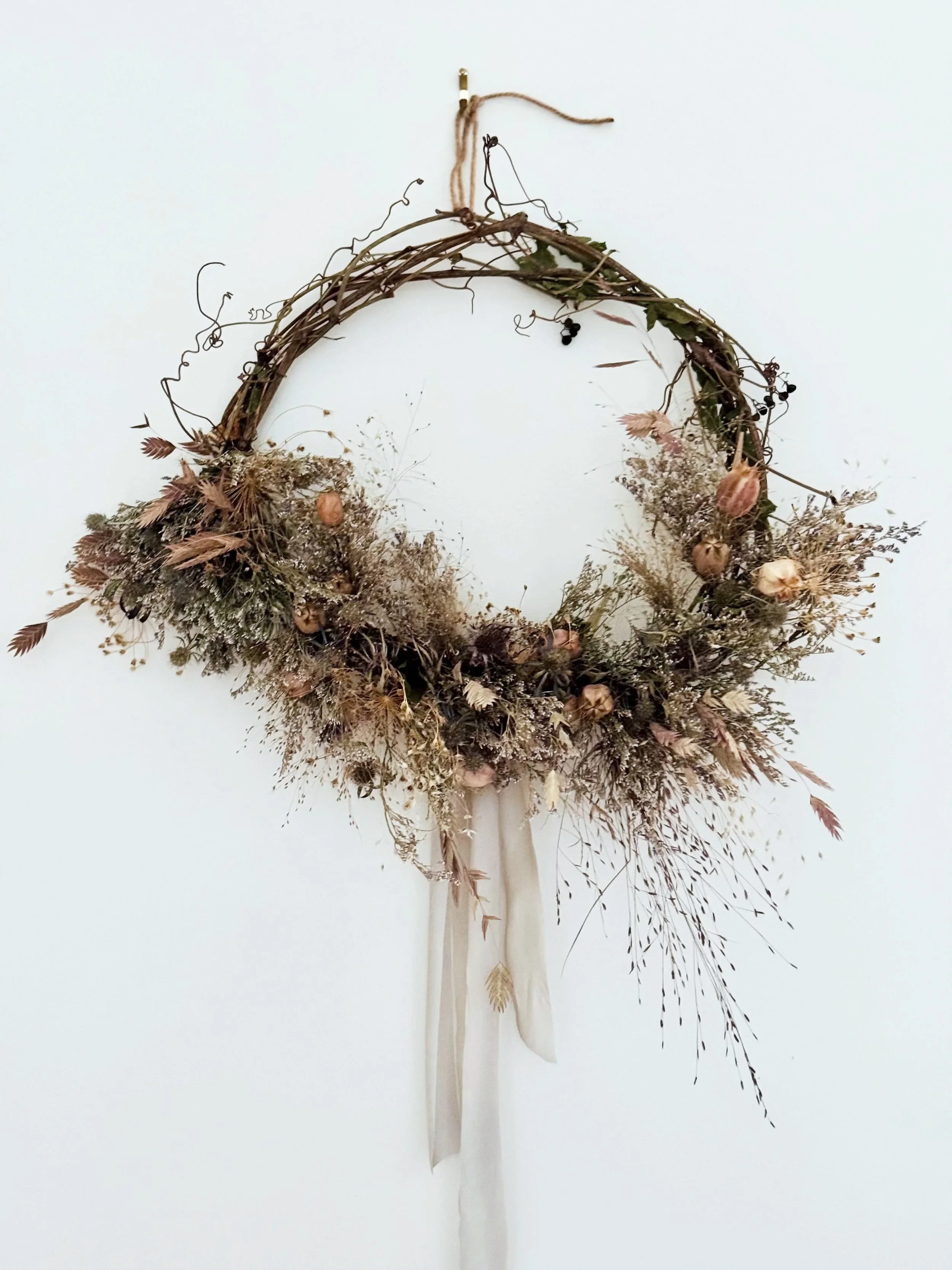 Wreath+No+2+with+limonium+nigella+oats+alium+and+dry+grasses.jpg