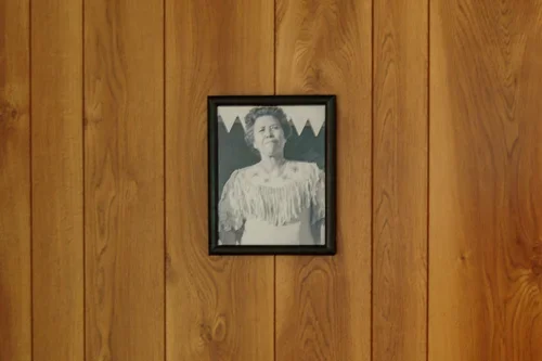 sísp̓l̓k, a crack, the chariot, and intergenerational contexts of Mariel Belanger’s art-life practice