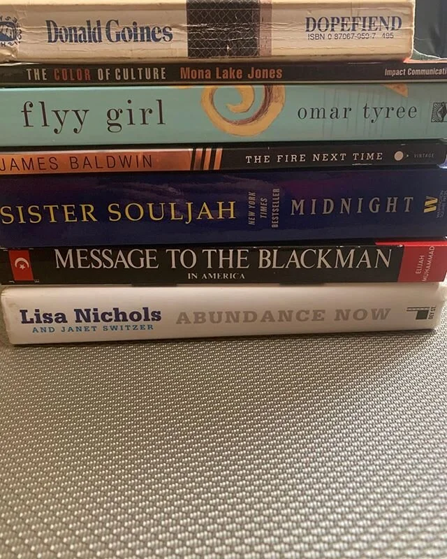 #juneteenthchallenge #blackliteracy #blacklivesmatter 
Being the nerd that I am 🤓It&rsquo;s really hard for me to choose my favorite book 📖 so I&rsquo;m about to put y&rsquo;all up on game for a few I grabbed from my lil library 📚😂
-
-
1. Dopefie