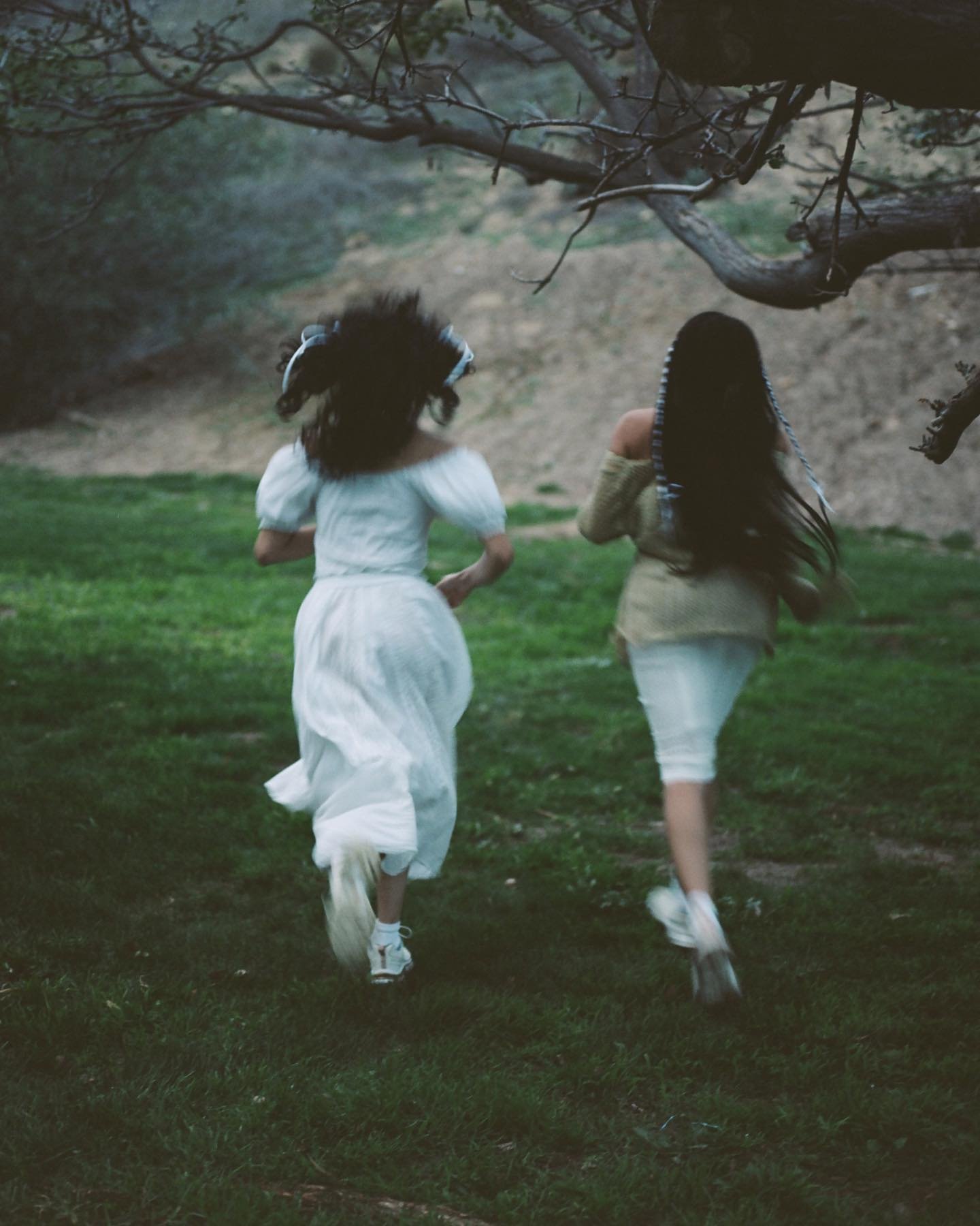 Salmon Cottage Core shoe campaign for @salomonsportstyle so proud of this one 📸🧚🏼🤍

Photographer: Val- @val.ok
Assistant: Diego Velarde - @shotem.la
Models: Xochi Mireles &amp; Raven Alexis - @xochimireles / @ravenalexiis
Creative Direction: Brya