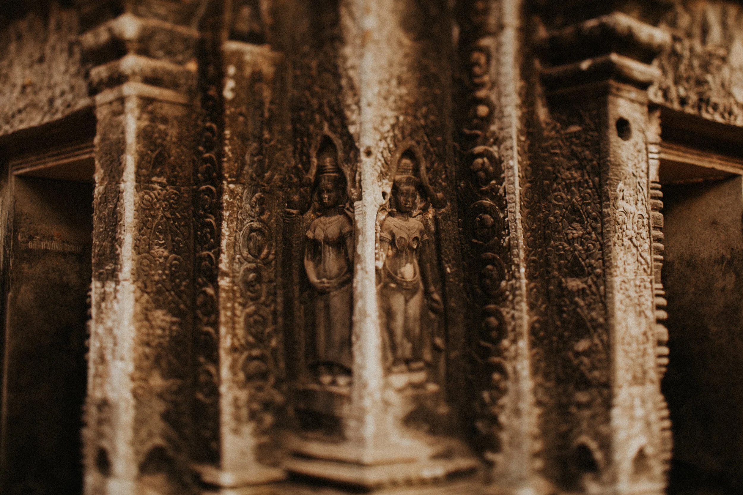 Phnom Pehn: Temple Twins