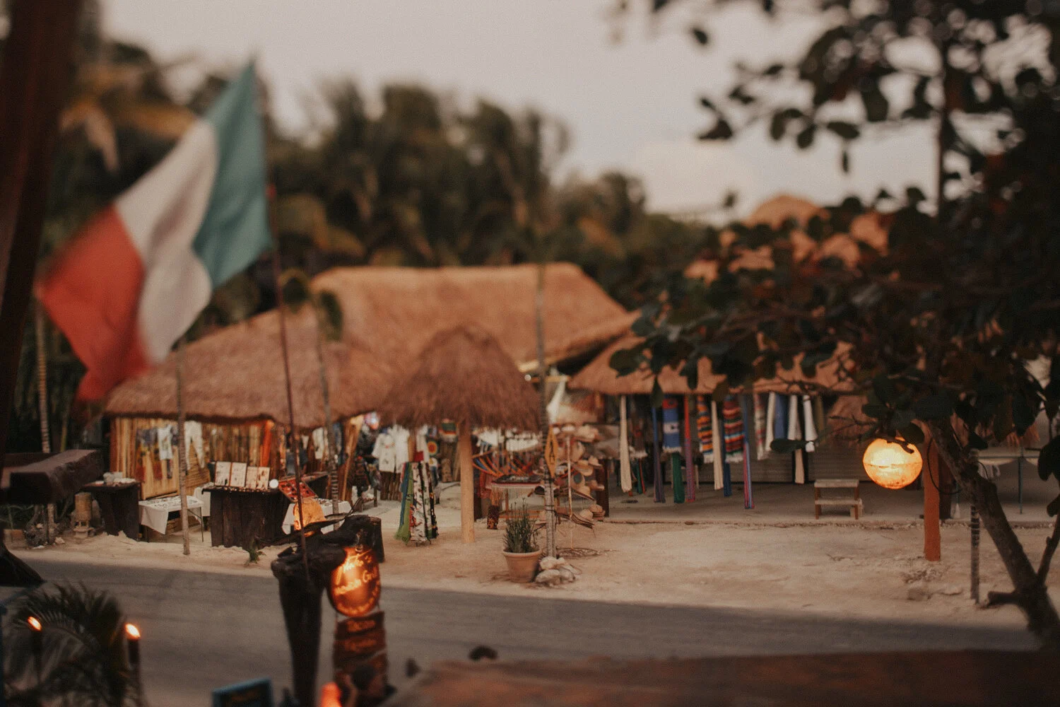 Tulum: Glowy Shops