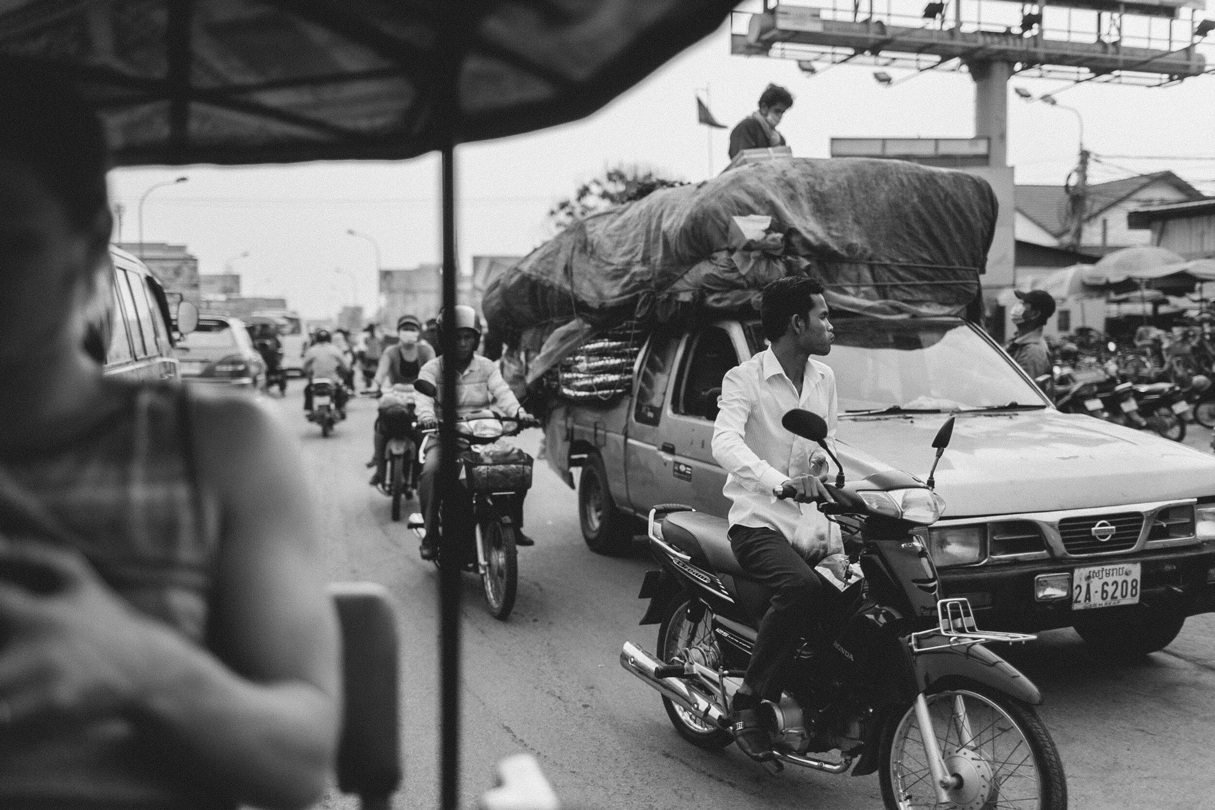 Cambodia: Intersection (B&W)