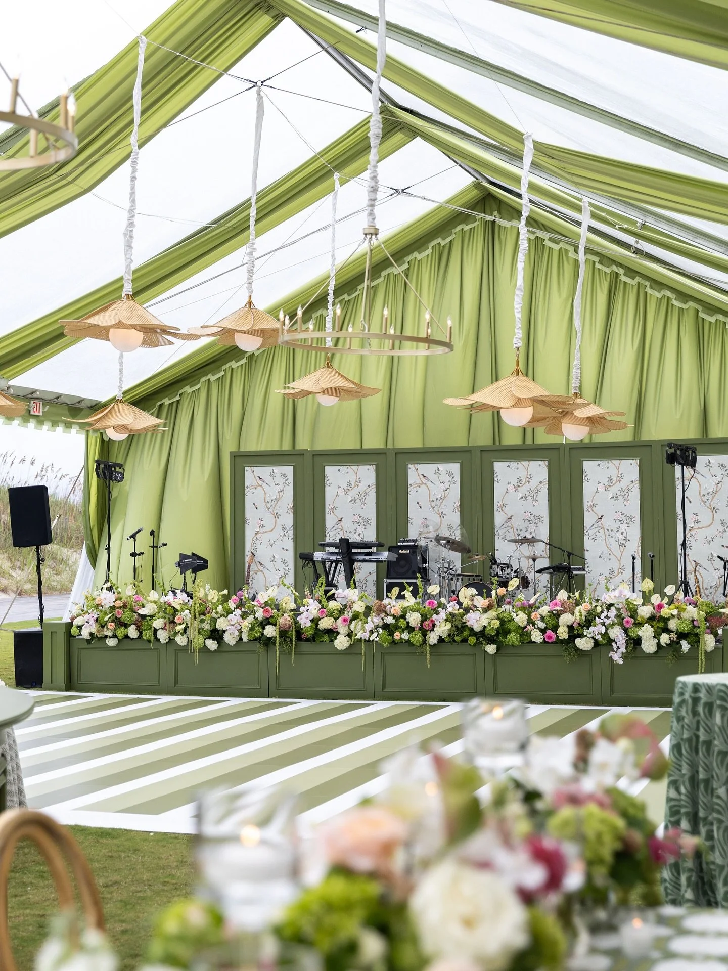 ✨ Introducing our NEW band backdrop&hellip;THE DUBOSE ✨

Dubose Band Backdrop (fully color customizable &amp; wallpaper additions available)
Jackson Stage Facade (color customizable)
Camden 16ft Oval Bar (color customizable)

📸: @johncainphotography