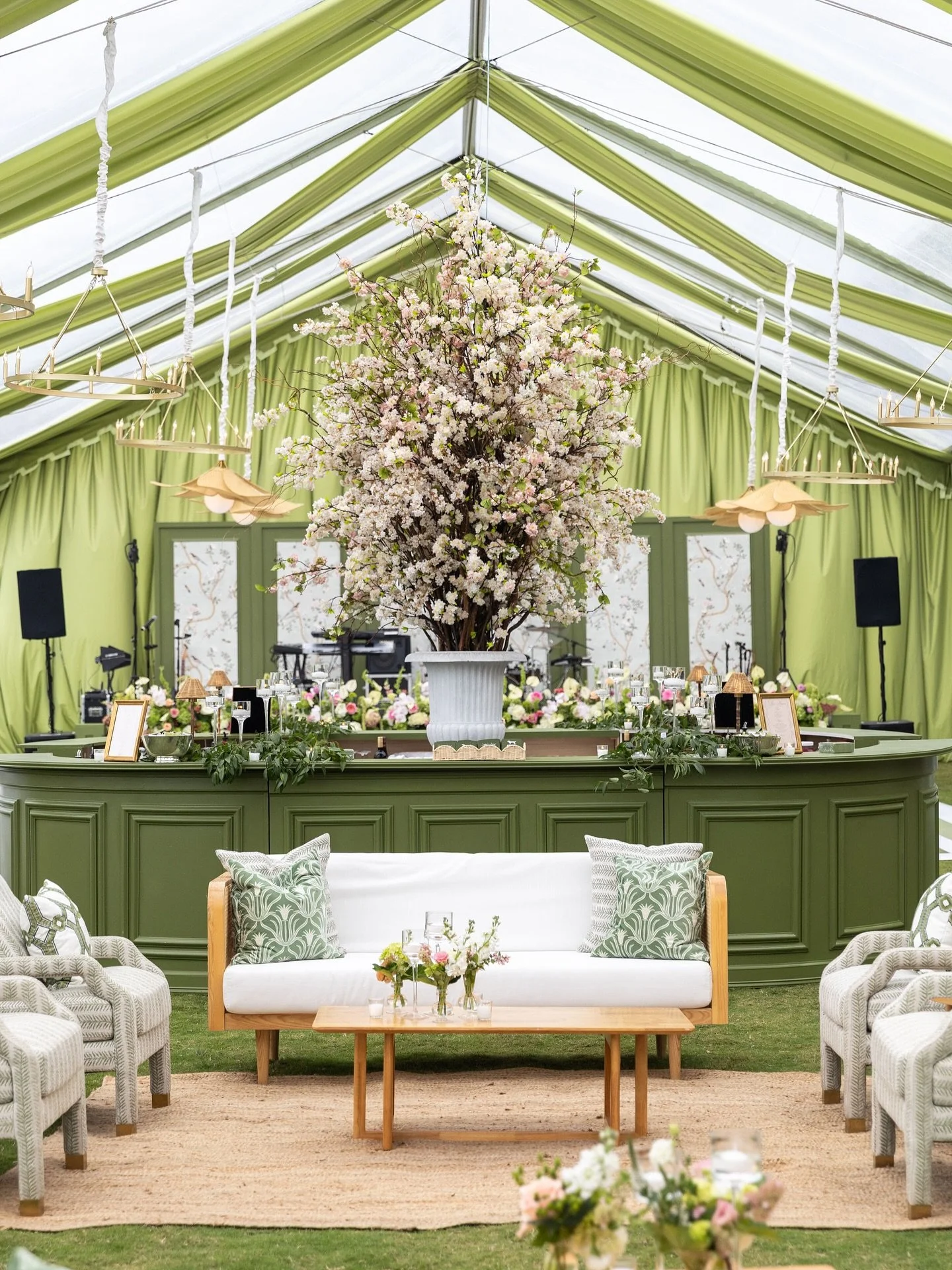 Perfection from every angle ✨

The Bars, the lounges, the stage&hellip;we will never get over this stunning reception space.

White Birch Rentals:
Catalina Sofa
Lyra Coffee Table
Camden 16ft Oval Bar (custom color)
Camden 8ft Bar x2 (custom color)
As