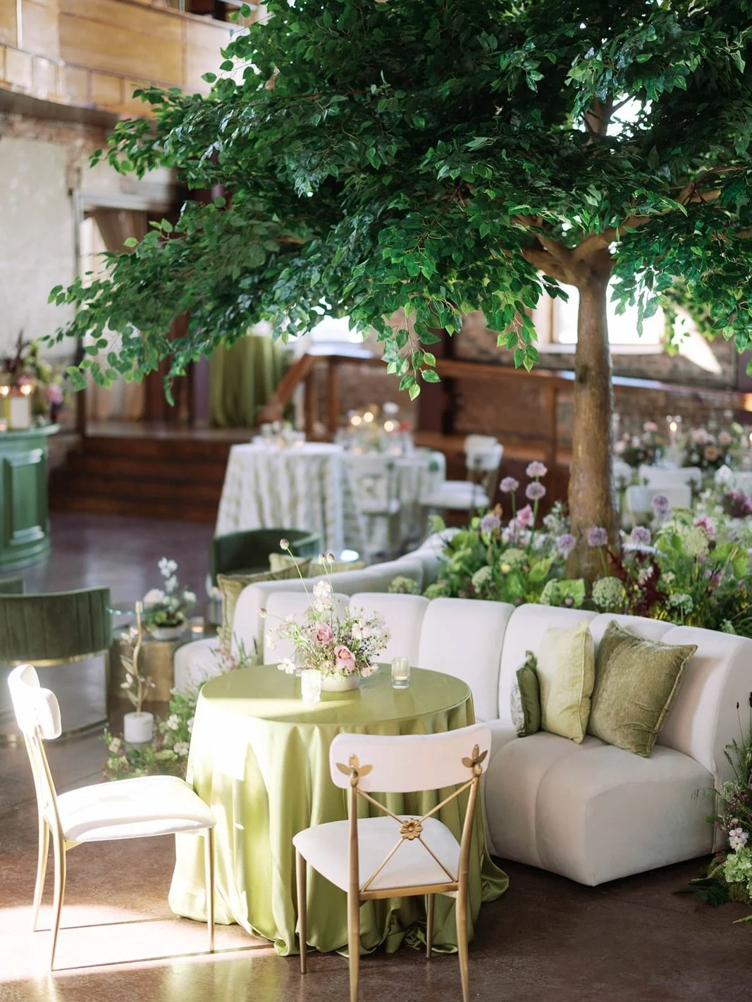 We LOVE cocktail style receptions! 

The perfect mix of seating options: bar height, dining and lounge.  Creating a mix and mingle night your guests will rave about for years ✨

White Birch Pieces:
Arya curved sofa
Jasmine Chair
Tess Chair
Braxton Co