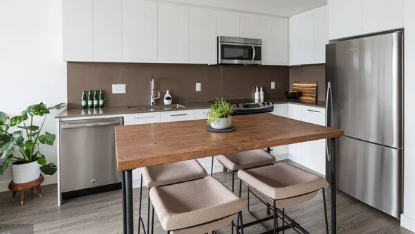 DIY Reclaimed Wood Kitchen Table with Pipe Legs