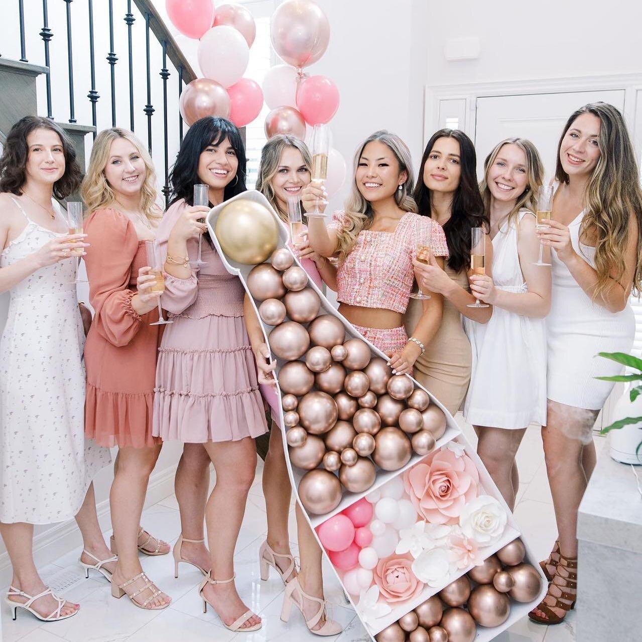 Picture perfect ✨💕🍾
When you finish SO many years of school to become an MD, a huge celebration is a must! So blessed to be a part of so many special milestones 🥰
📸: @katienicollephotography 

#lovewhatyoudo #balloonmosaic #balloondecoration #ham