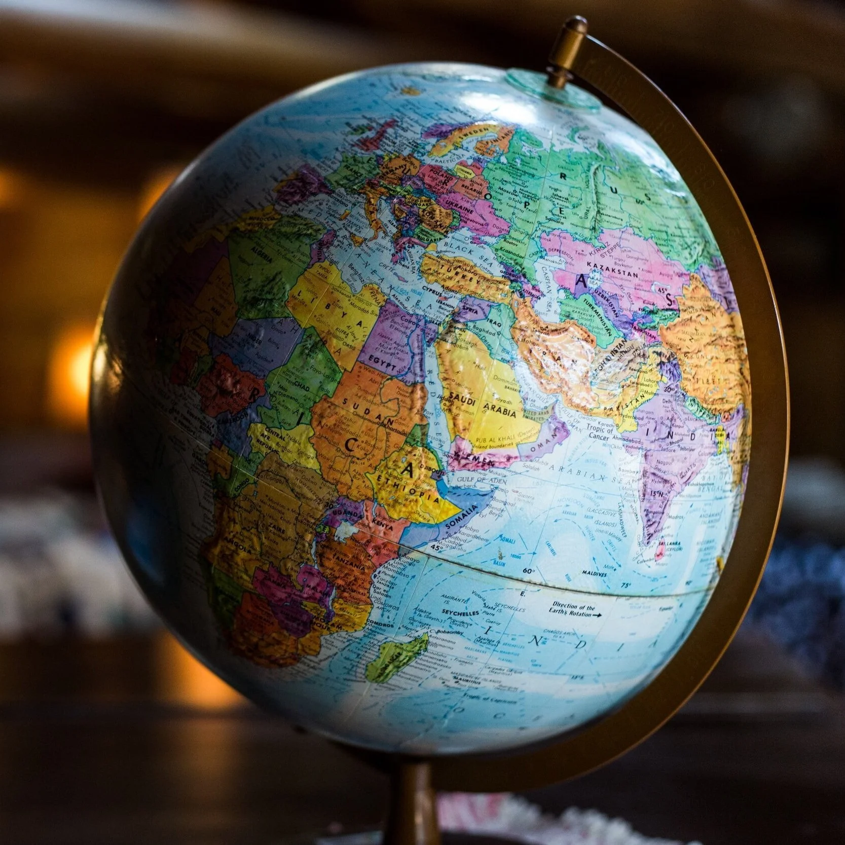IS THE GLOBAL ECONOMY ABOUT TO CRACK?