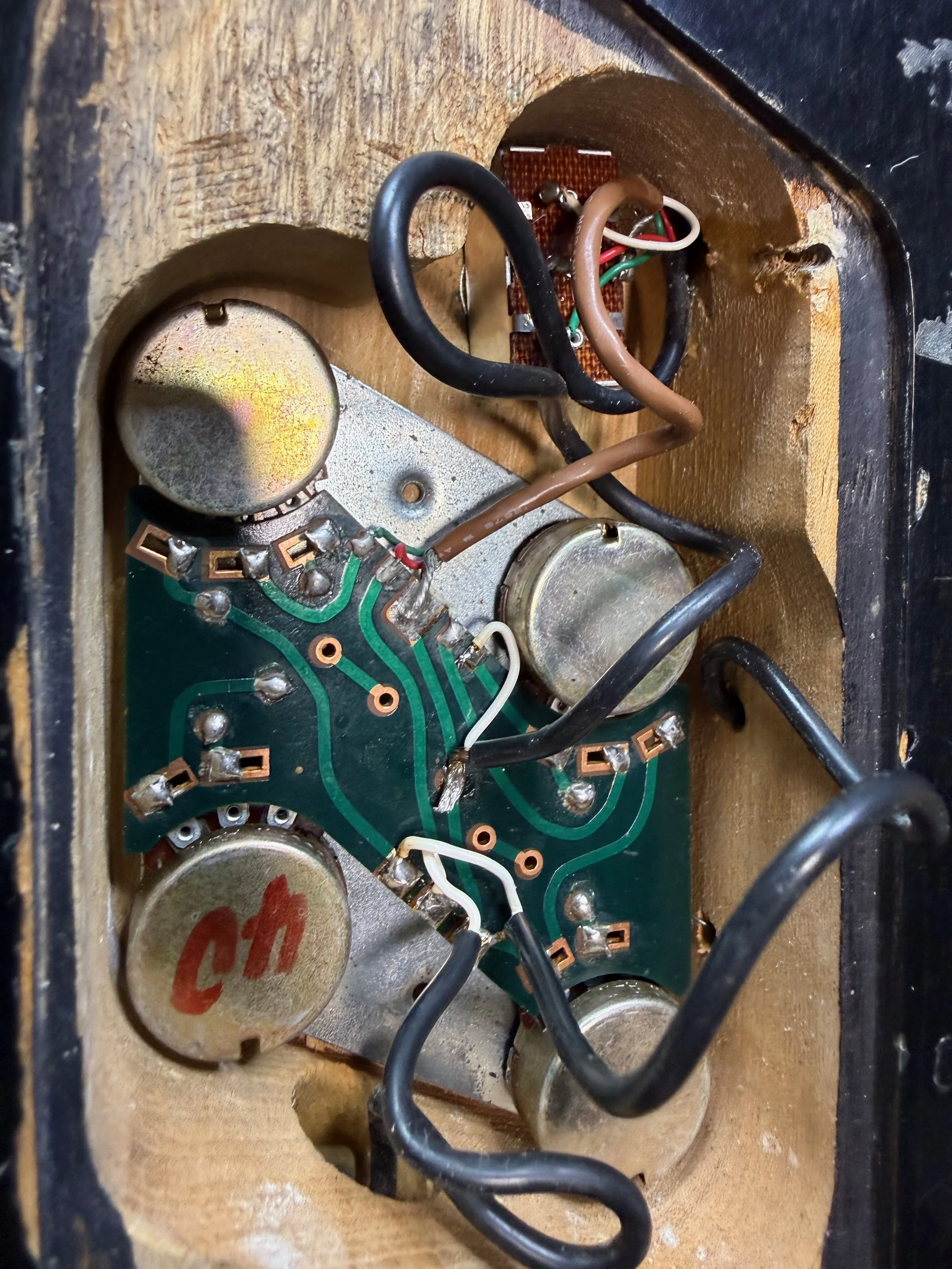 Yamaki circuit board - pickups had to be de-soldered to removed