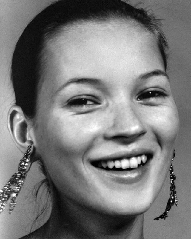 The most effortless beauty secret in our aresenal? Slap on a smile beautiful, it&rsquo;s Friday!

Kate Moss is eternal #venspiration. 
#inspiration #Vensette #hair #makeup #beauty #NYC #katemoss #photoshoot #fashion #bts #gettingready #inthechair #mo