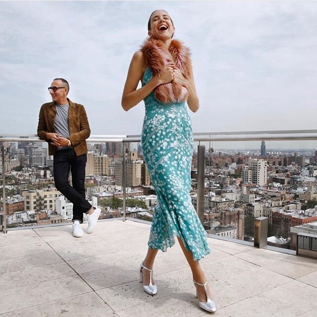 How extra is too extra for a socially distanced roof-top hang? This weekend we're taking cues from the hair and makeup looks we provided for the @j_mendel Spring '18 lookbook! ⠀
⠀
⠀
⠀
#vensettexjmendel #vensette #vensettehmu #vensettehair #vensettema