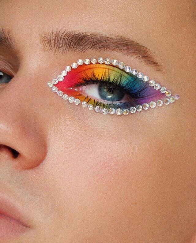 ⁣Here's to one of the most fabulous months of the year! We are living for beauty creator, Matt Bernstein. His bold looks slay us all year round. Happy Pride! ⠀
⠀
⠀
⠀
⠀
#pride #Venspiration #inspiration #mattbernstein #rainbow #pridelook #pridebeauty 
