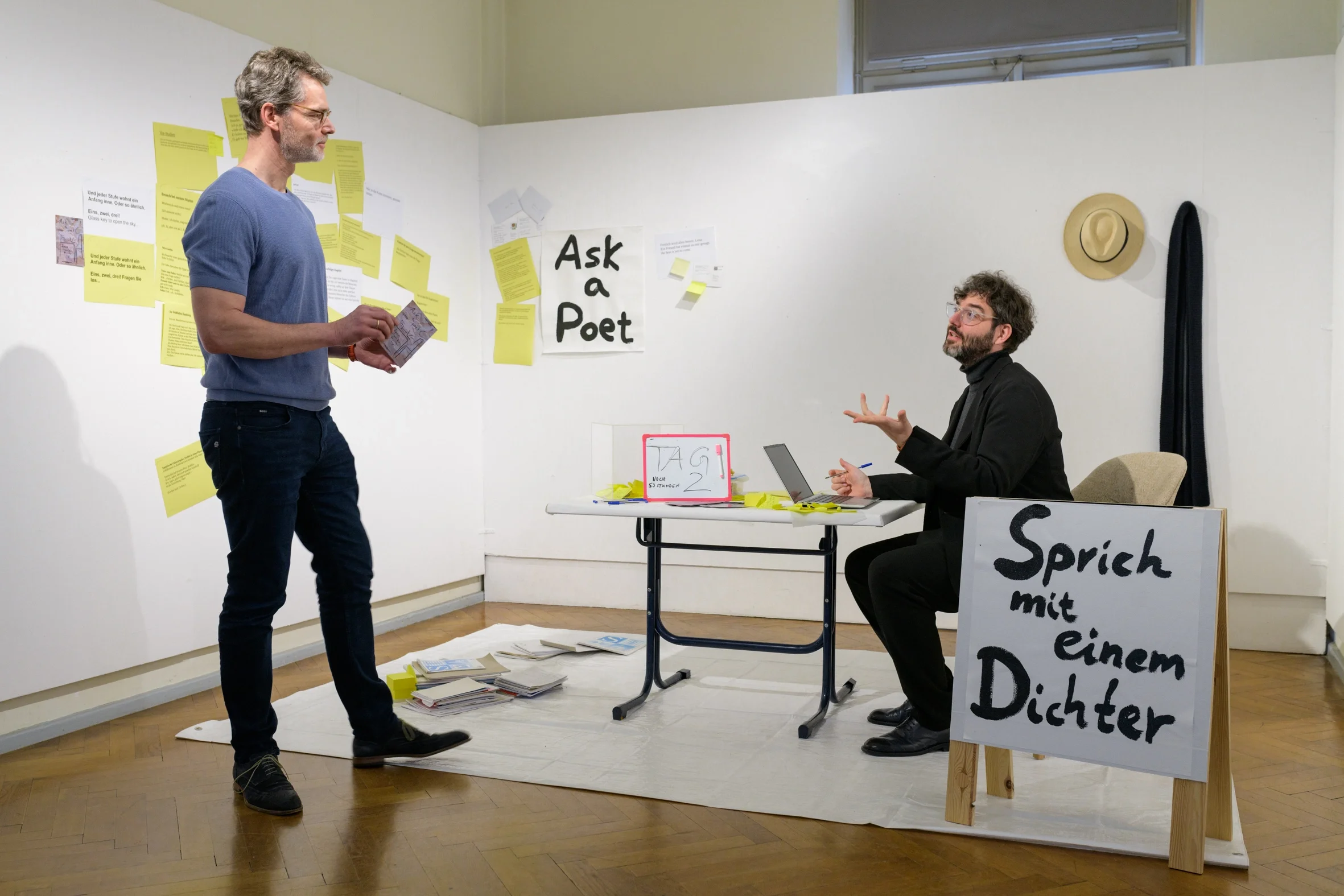   Sprich mit einem Dichter (Ask A Poet). i. Antworten zur Weltlage    60 hrs over 12 days   Villa Dessauer Bamberg / BBK Berufsverband Bildender Künstler Oberfranken  Performance Art, Tag 2 / Day 2. 