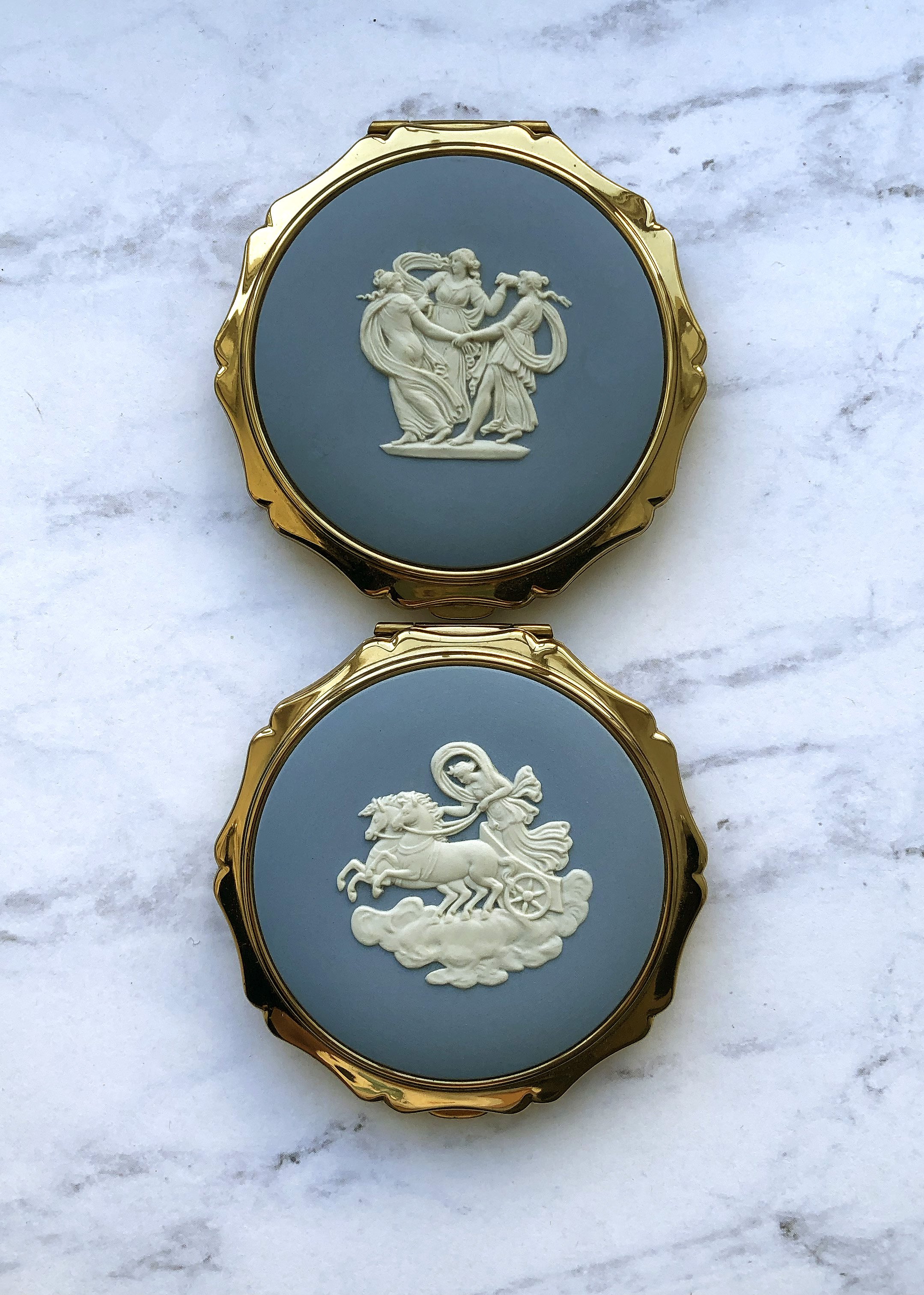   Wedgwood Compacts Stratton, late 1960s-early 1970s   British compact manufacturer Stratton collaborated with the historic Wedgwood company for a series of compacts and other cosmetic accessories in the late 1960s. Using the original Neoclassical de