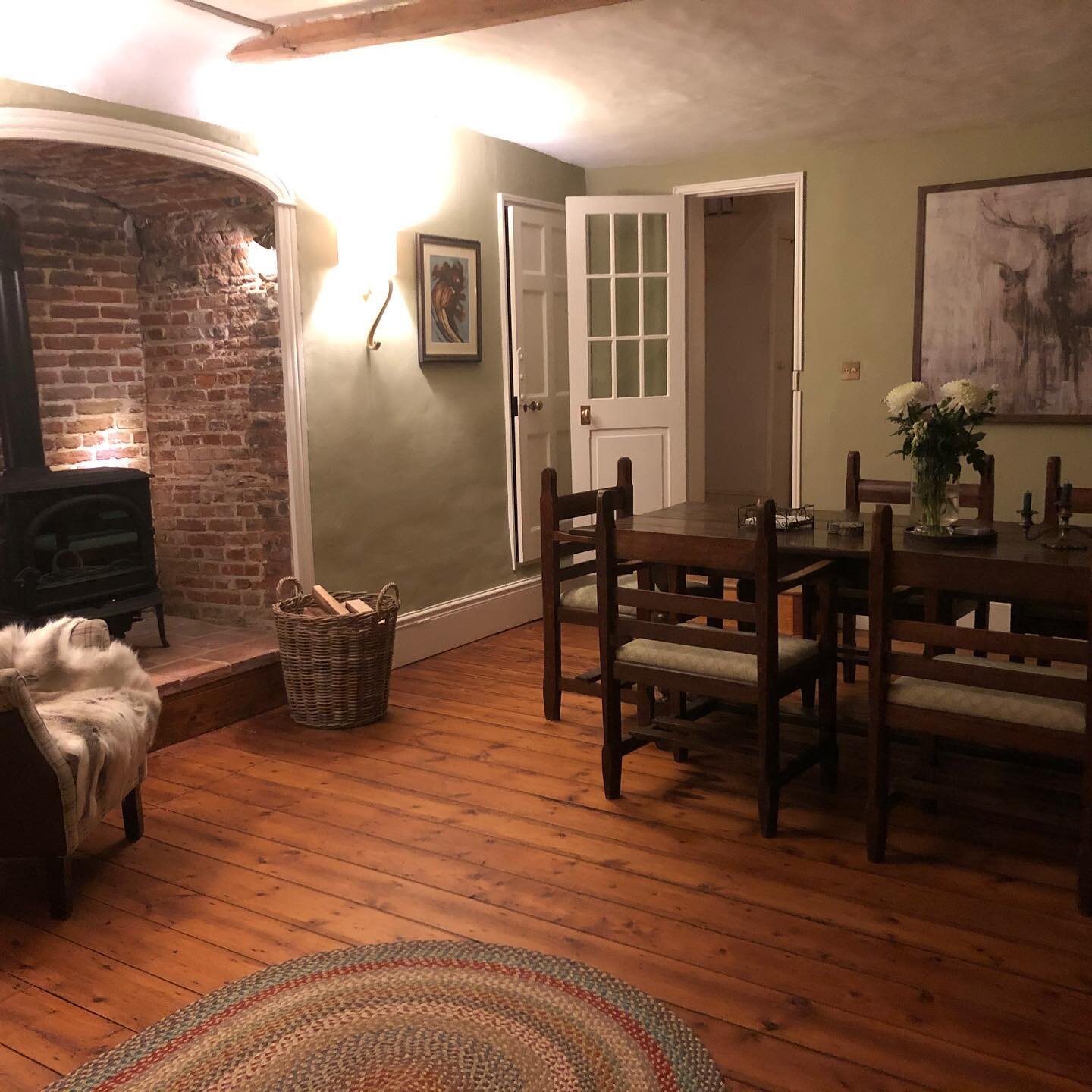 A nice after shot, of a dining room and fireplace we restored last year, the client has now created such a nice warm and homely feel to the room #restorationproject #lime #limeplastering #traditonalbrickwork  #oldfireplace #georgian #interiors #inter