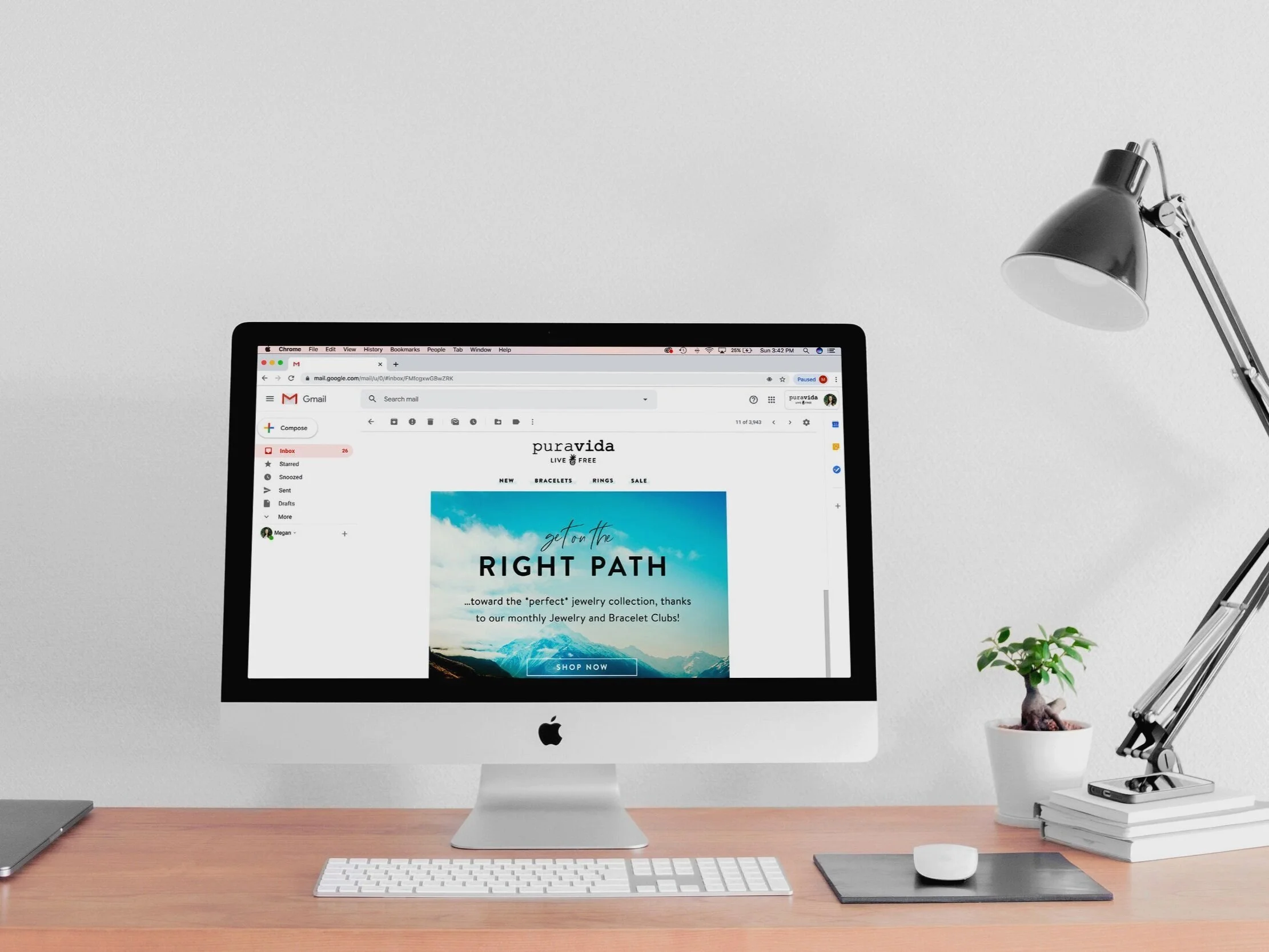 iMac-on-Desk-Mockup.jpg