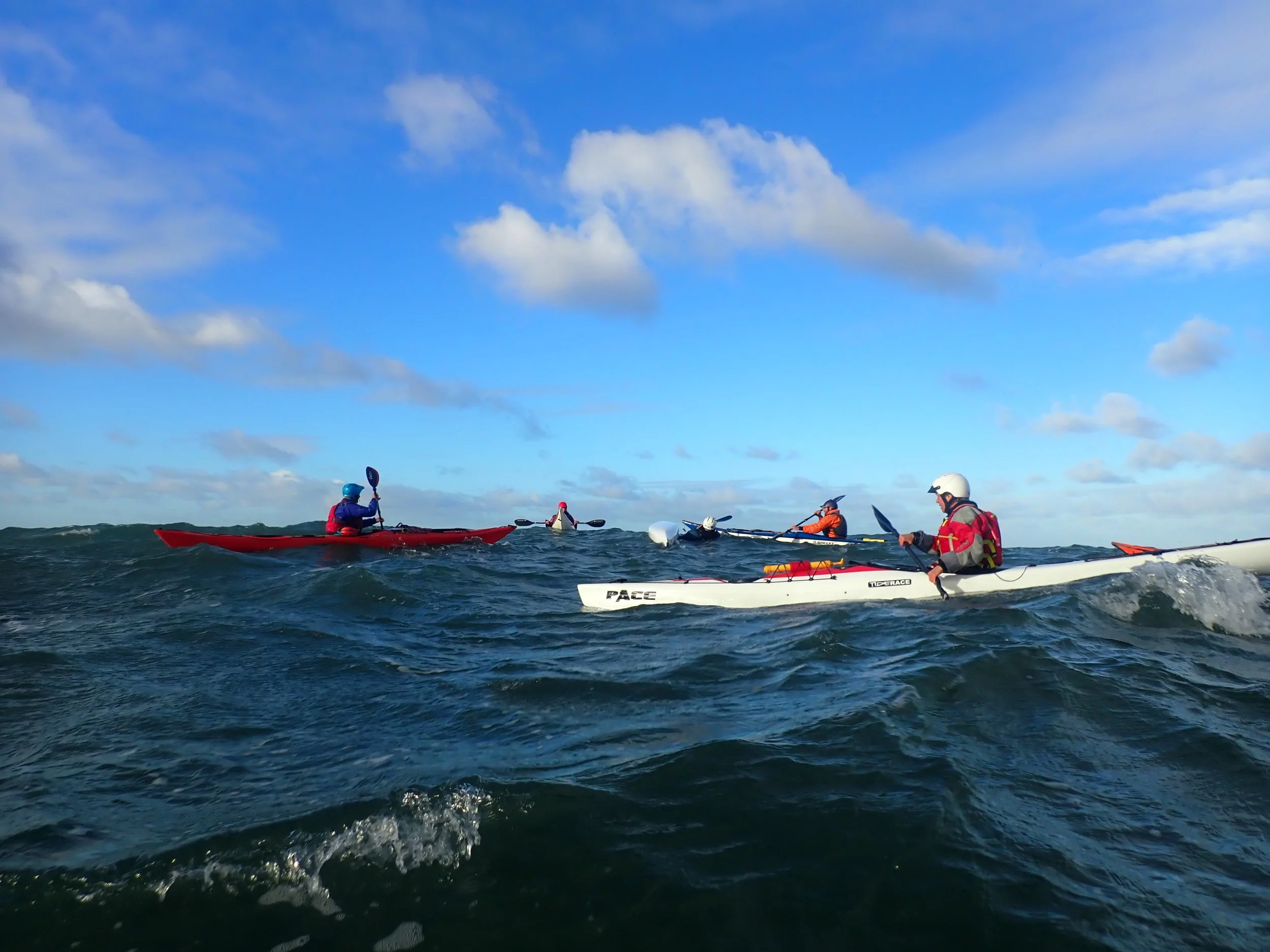supportive-paddling-group-sea-kayaking-anglesey