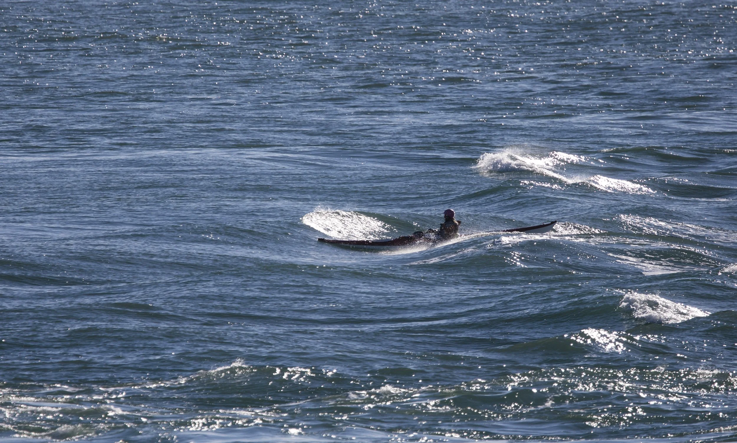 Sea kayaking in tidal flow on Anglesey (tide race conditions)