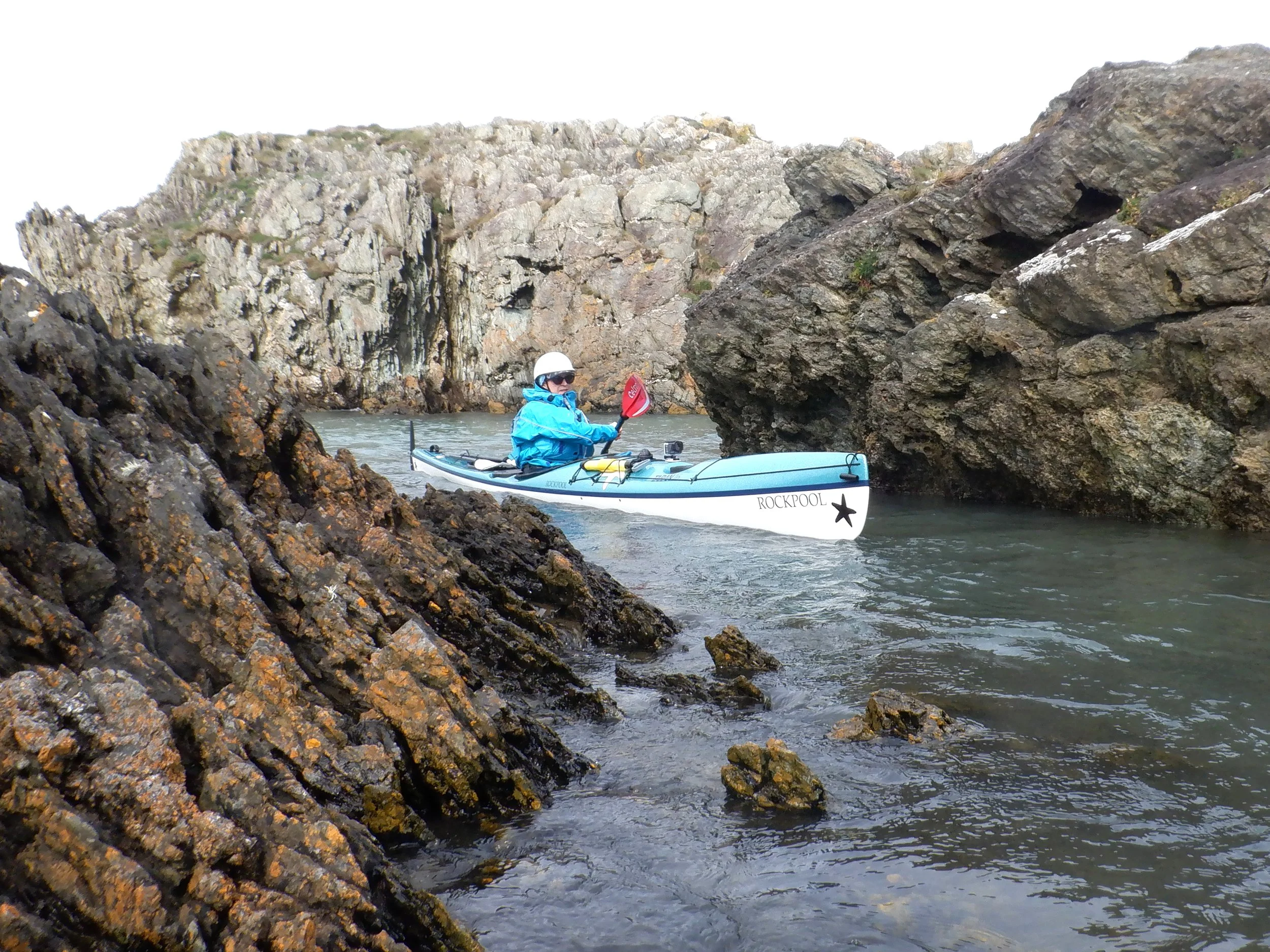 sea-kayak-rocky-shore
