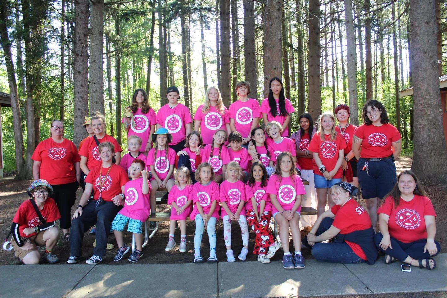 Our Week 7 campers are having fun at camp! We spent the morning completing swim tests 🏊&zwj;♂️ and singing songs 🎶. We ❤️ 🏕️
