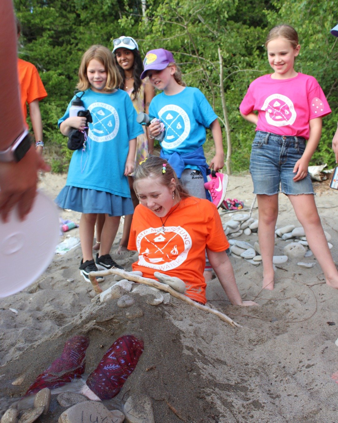 It's a Beach Party Easter egg hunt ☀️🌴🥚🐣 To celebrate the long weekend, we've hidden Easter eggs in each photo for you to find. We hope you have a wonderful Easter holiday and happy hunting!