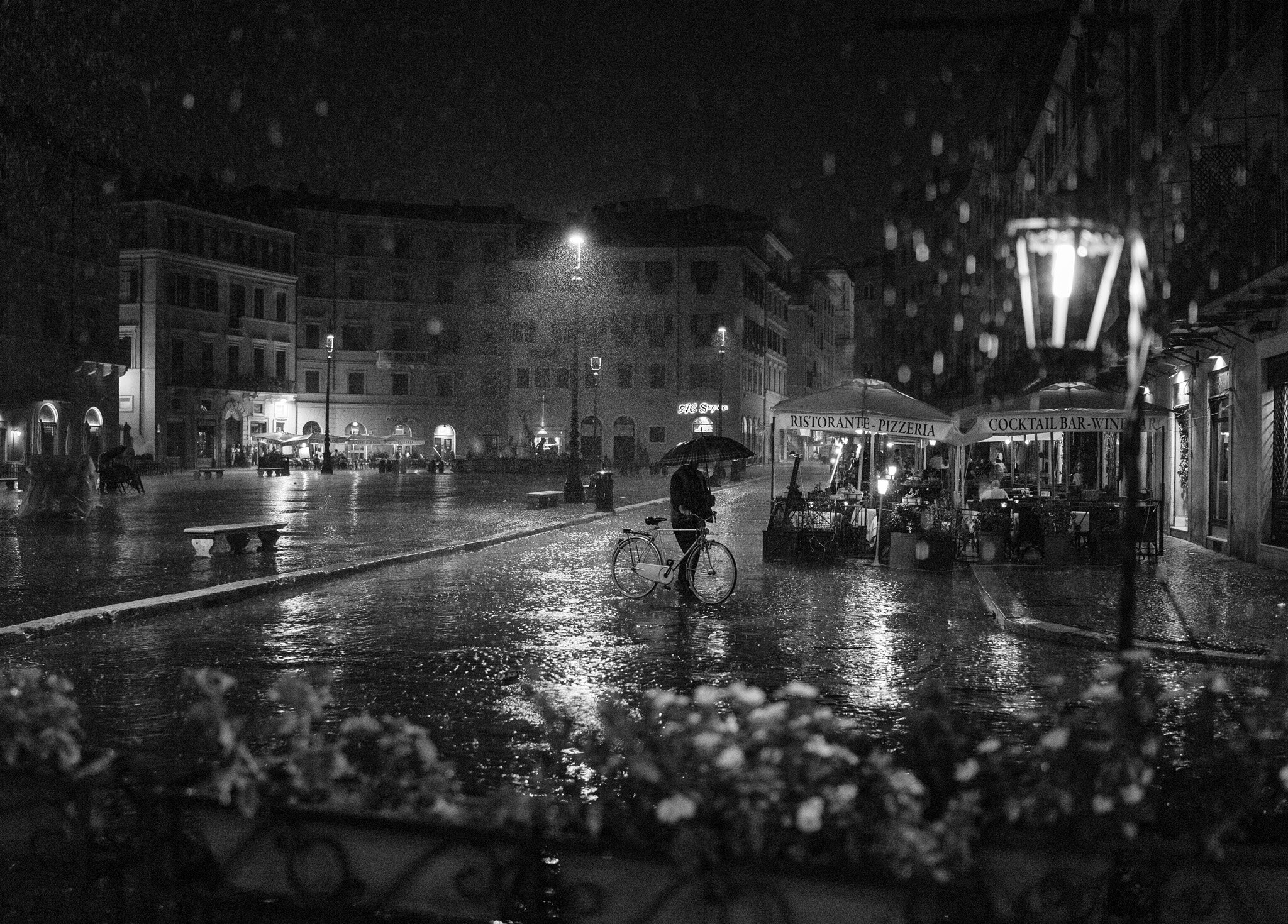 Street Photography - Piazza Navona Raining 