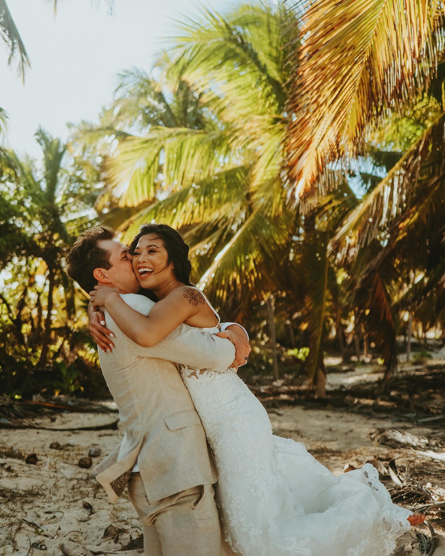 Mentally I&rsquo;m here 🌴✨ 

Destination weddings are an amazing, adventurous and FUN way to celebrate your love for eachother. Alvina and Zach chose to have a ceremony on the beach and a small (but extremely lively 🥂)party in Punta Cana, and then 