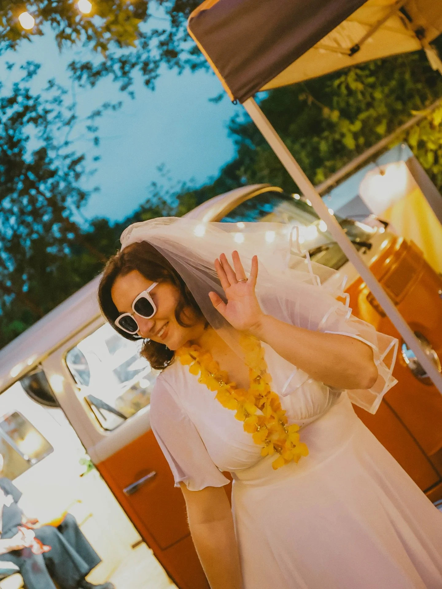 Summer weekend vibessssss heres some faves from Mikhala and Bryan&rsquo;s reception at @utepilsbrewing !! Live band, 50s inspired dress, all their best friends and beer on tap ☀️🍹