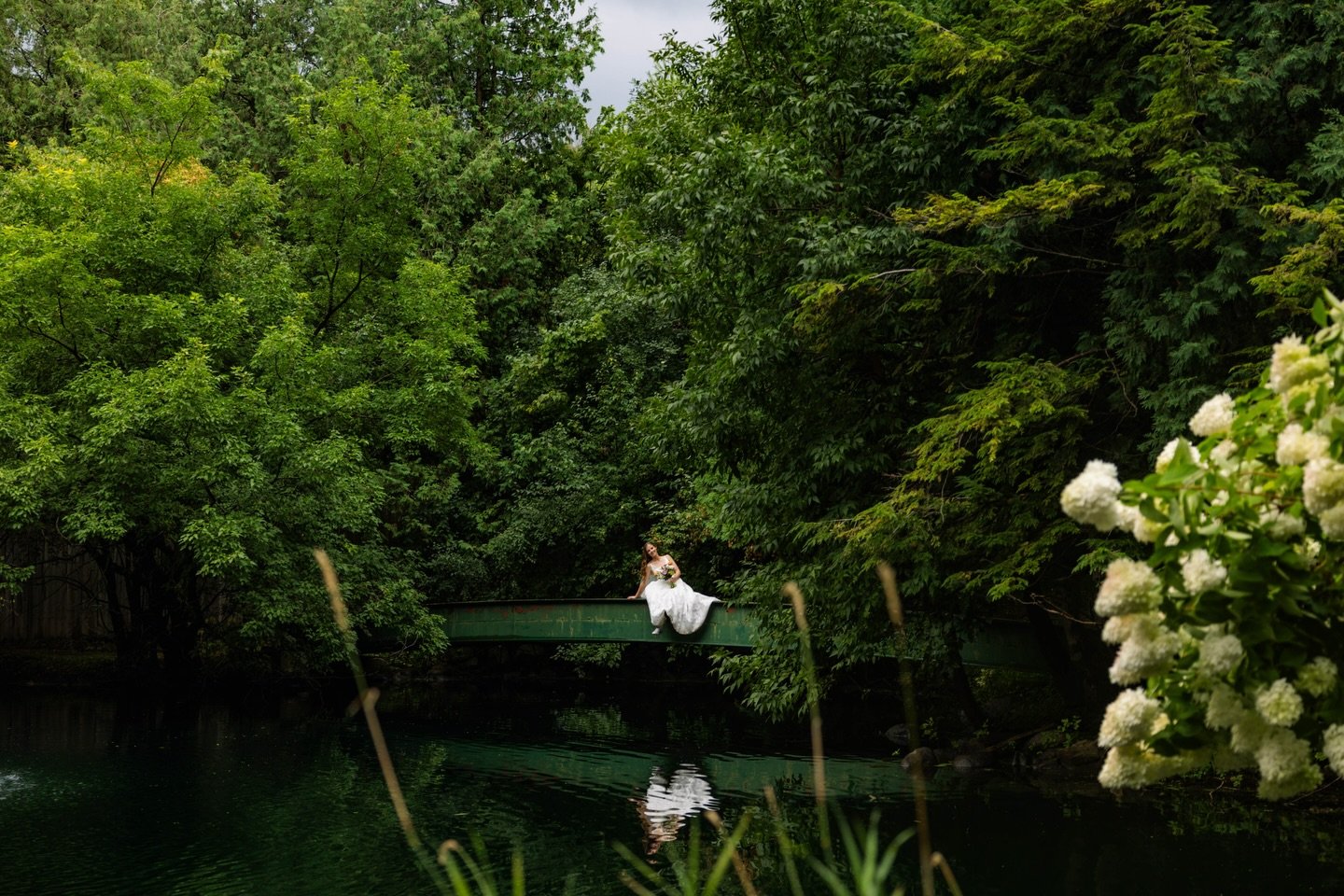 some moments from Jacob and Kelsey&rsquo;s woodsy wedding, featuring one of my favorite bridal portraits I took in 2025! The green bow bridge is giving prospect park boat house to me.. 🦢🦢🦢 

Associate shot for @kpimagery 
Destination wedding photo