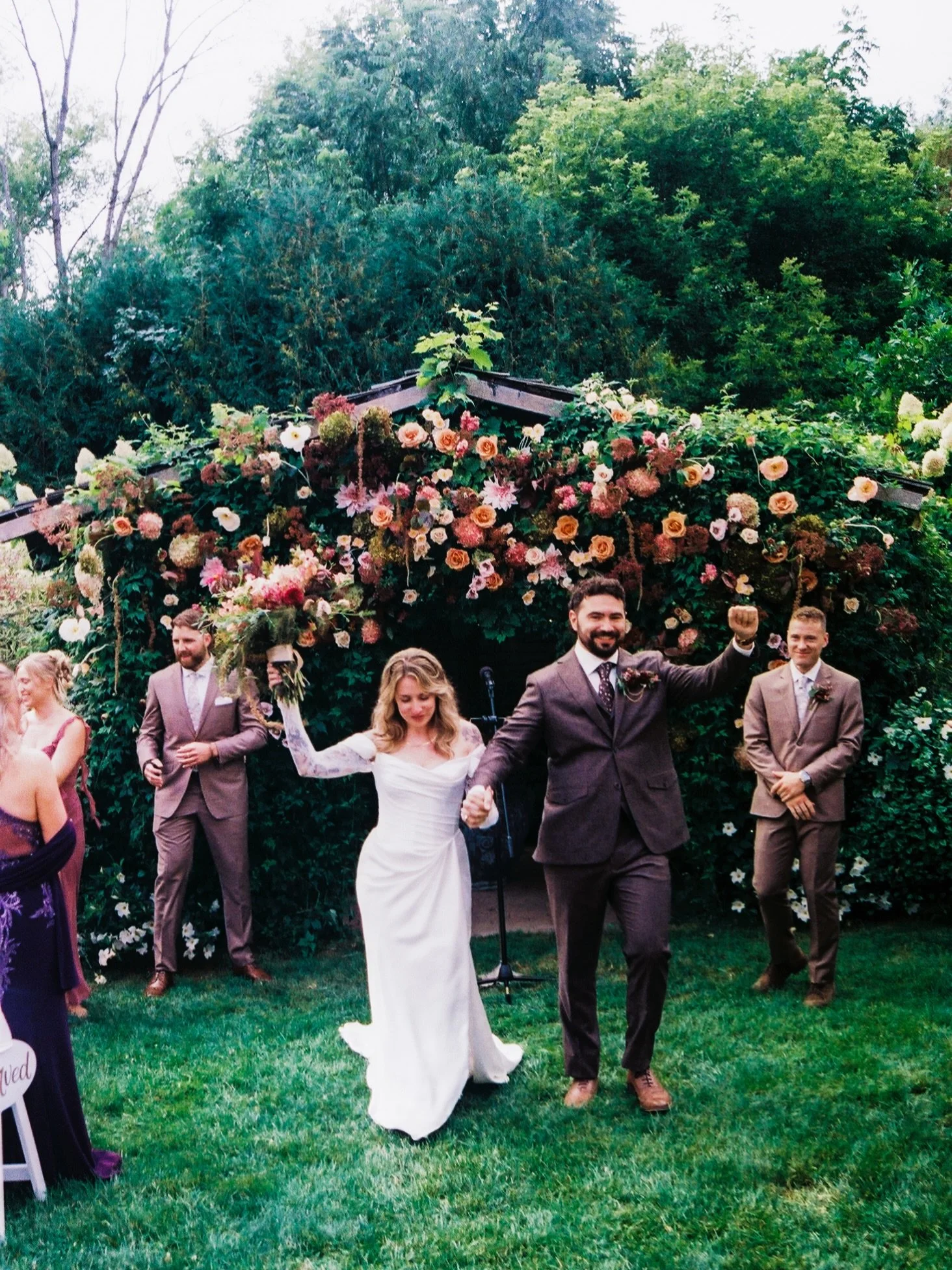 sydney and adam got married on a flower farm with the most beautifully adorned altar on a sunny August afternoon. The day was full of oysters, wine, heartfelt and hilarious speeches and dancing with their most intimate friends and family 🌸💐 here&rs
