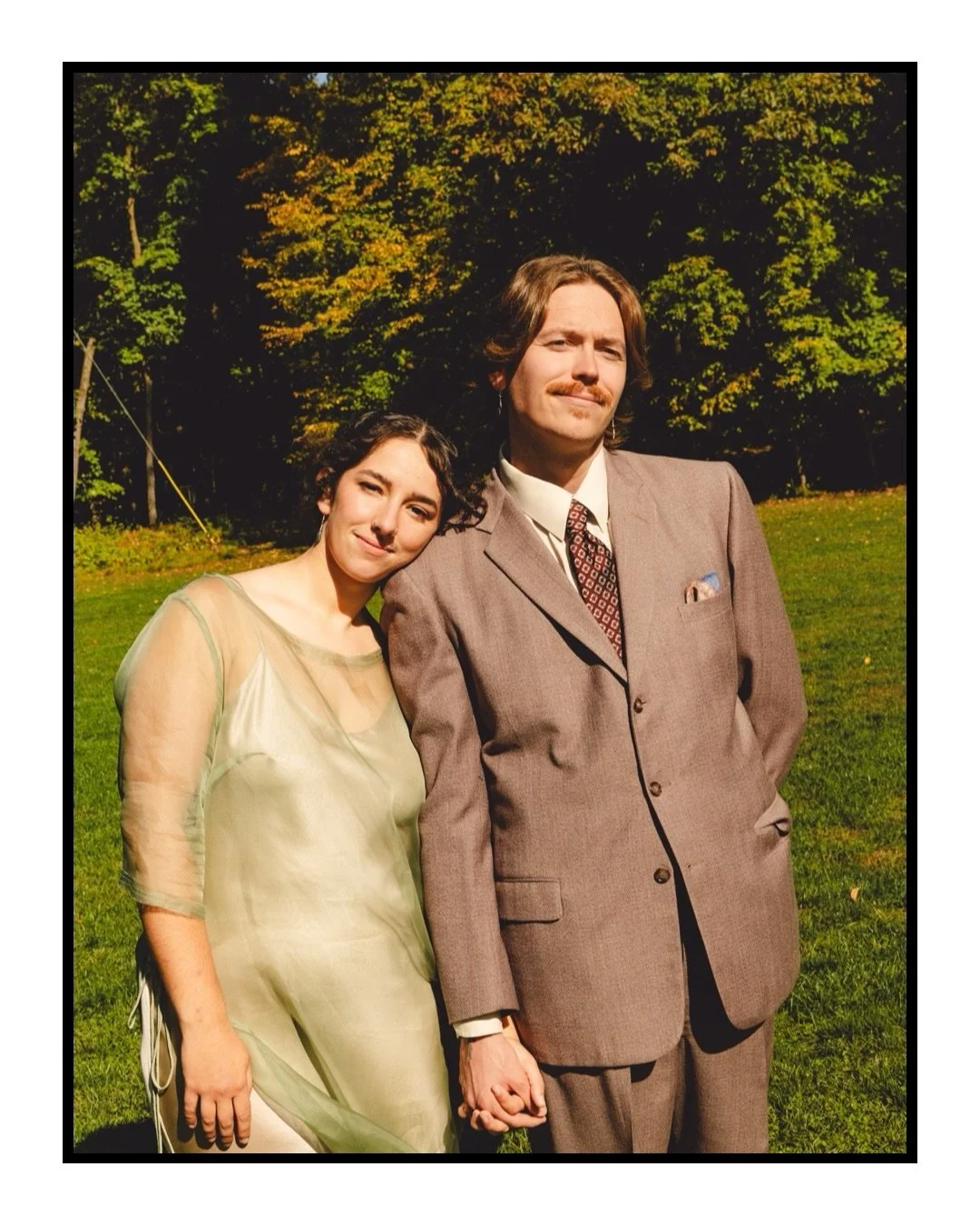 🏕️‼️ I LOVE SUMMER CAMP WEDDINGS OMG ‼️ 🏕️ Phoebe and Ethan met at camp, so it was only fitting they celebrated their wedding with their best friends at the place where it all began. We spent the weekend doing arts and crafts, sleeping in cozy cabi