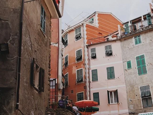 today has been nice ☺️ finding safety in journaling recently and it has me feeling grounded. leave it to gemini season to bring such comforts for this airy hum0n 💛 hope you&rsquo;re all doing well .
.
.
.
.
#italytravel #vernazza #geminiseason