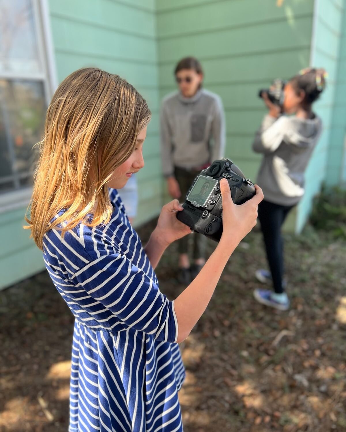 Photo class elective with our very own National Geographic certified photo instructor?  Yes, please!  Thank you @rabcummings 🙏 #luckykids #photographersinthemaking #natgeokids