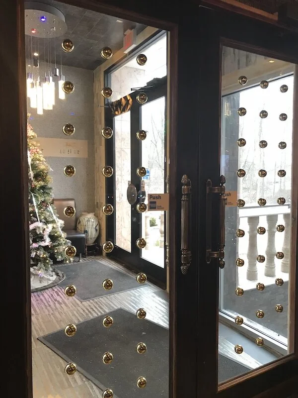 Picture of two double doors leading out of a restaurant.