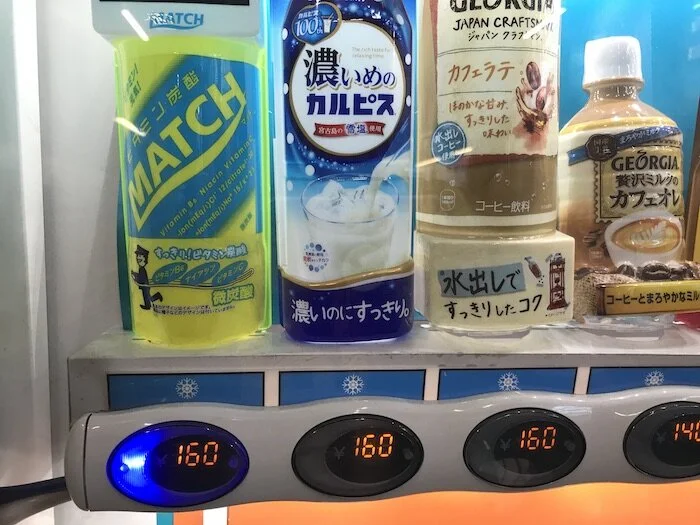 Image of beverages with an icon that looks like a snowflake (with a blue background) beneath each drink. These are cold beverages.