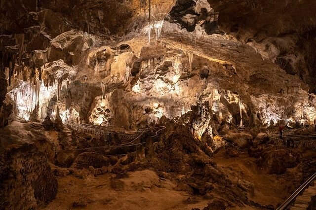 This room seems pretty grand. Enjoy. .
.
.
.
.
.
.
.
.
#findyourpark #carlsbadcaverns #cave #adventurewaits #undergroundphotography  #adventurevisuals #createexplore #createyourownadventure #longexposure_shots #longexpohunter #adventureisoutthere #lo