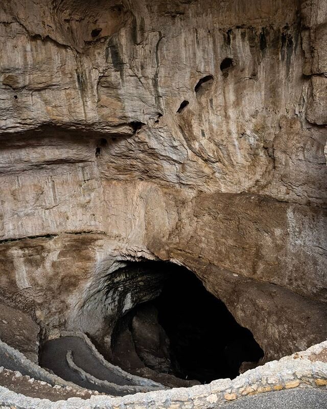 Would you go down there? Enjoy. .
.
.
.
.
.
.
.
#findyourpark #carlsbadcaverns #cave #adventurewaits #undergroundphotography  #adventurevisuals #createexplore #createyourownadventure #longexposure_shots #longexpohunter #adventureisoutthere #long_expo