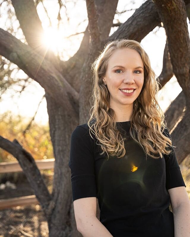 Mugshot Monday, wife edition, now with lens flares. Enjoy .
.
.
.
.
.
.
.
.
#portraitphotography#portrait #moodygrams #photooftheday #portrait_vision #portrait #portraitoftheday #photography📷 #sonya7iii #mugshot #mugshotmonday #photoshoots #ig_arizo